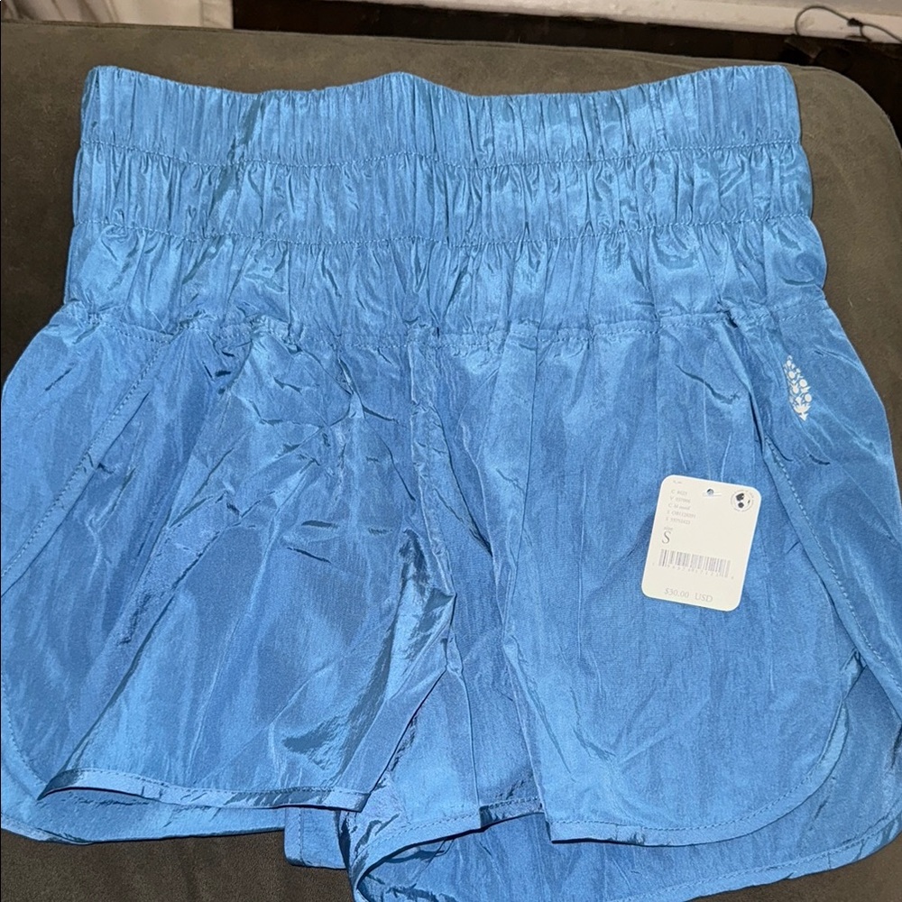 NWT Free People WAY HOME short
Vibrant color
New with tags
Built in underwear